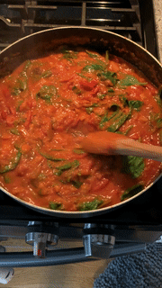 lena-recipe-leek-tomato-sauce-3.gif